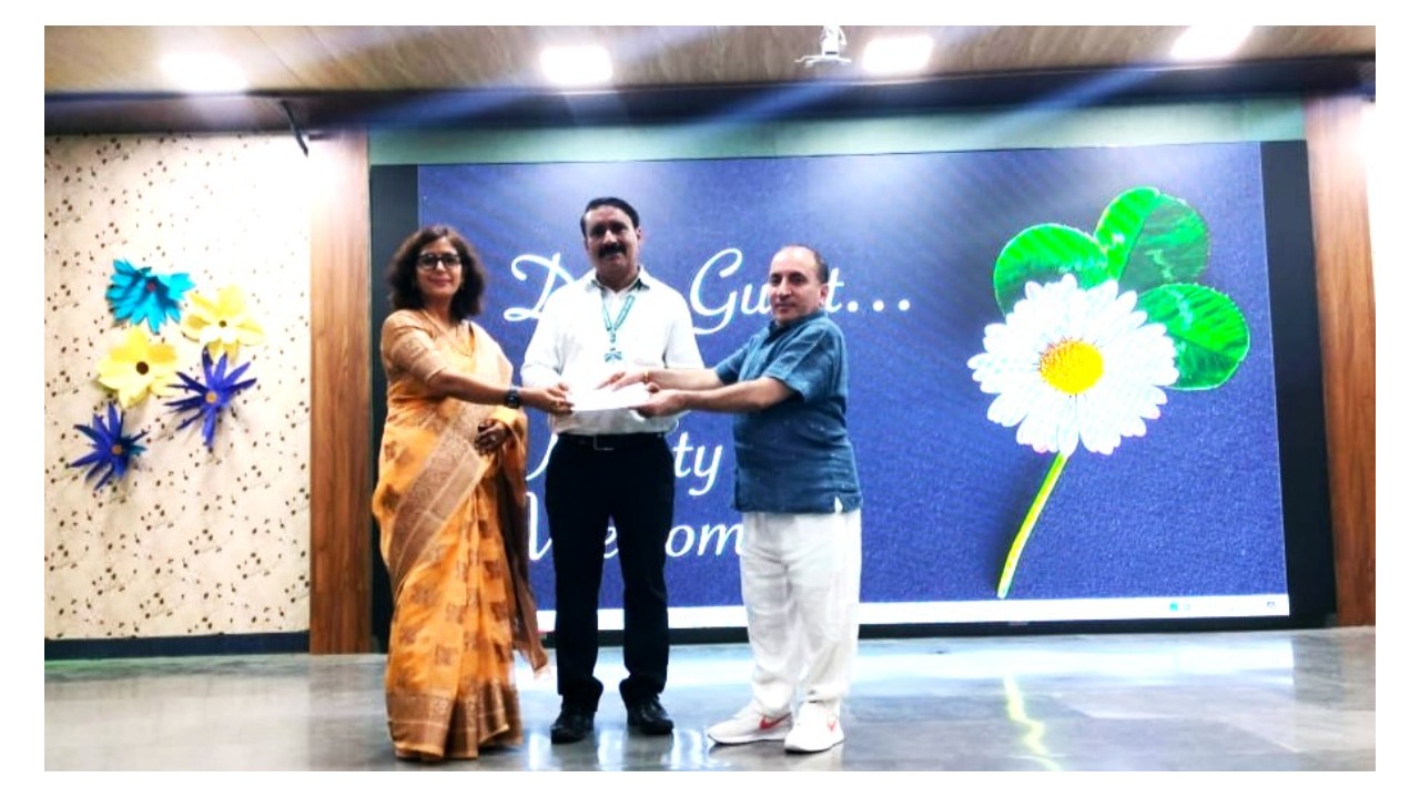 "Honouring Dedication: A Salute to Leave-Free Excellence 🎓✨"