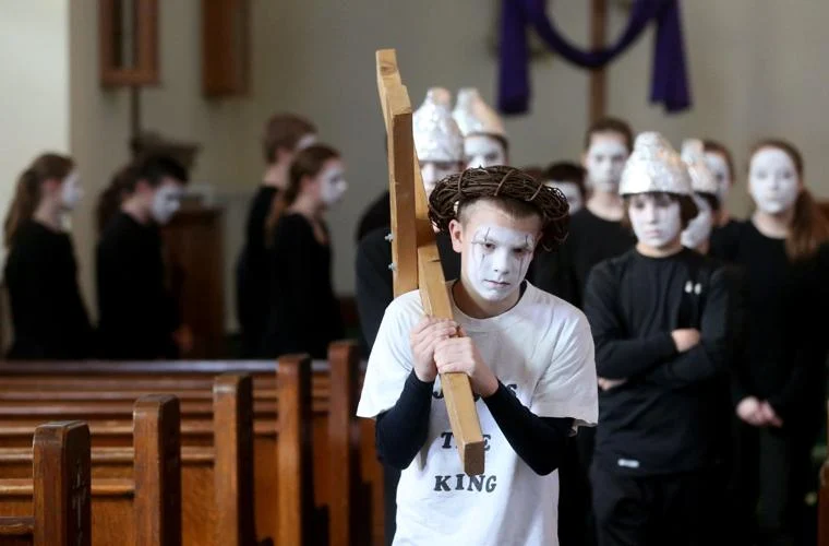 Public Ministry of Jesus depicted in Mime by Altar boys