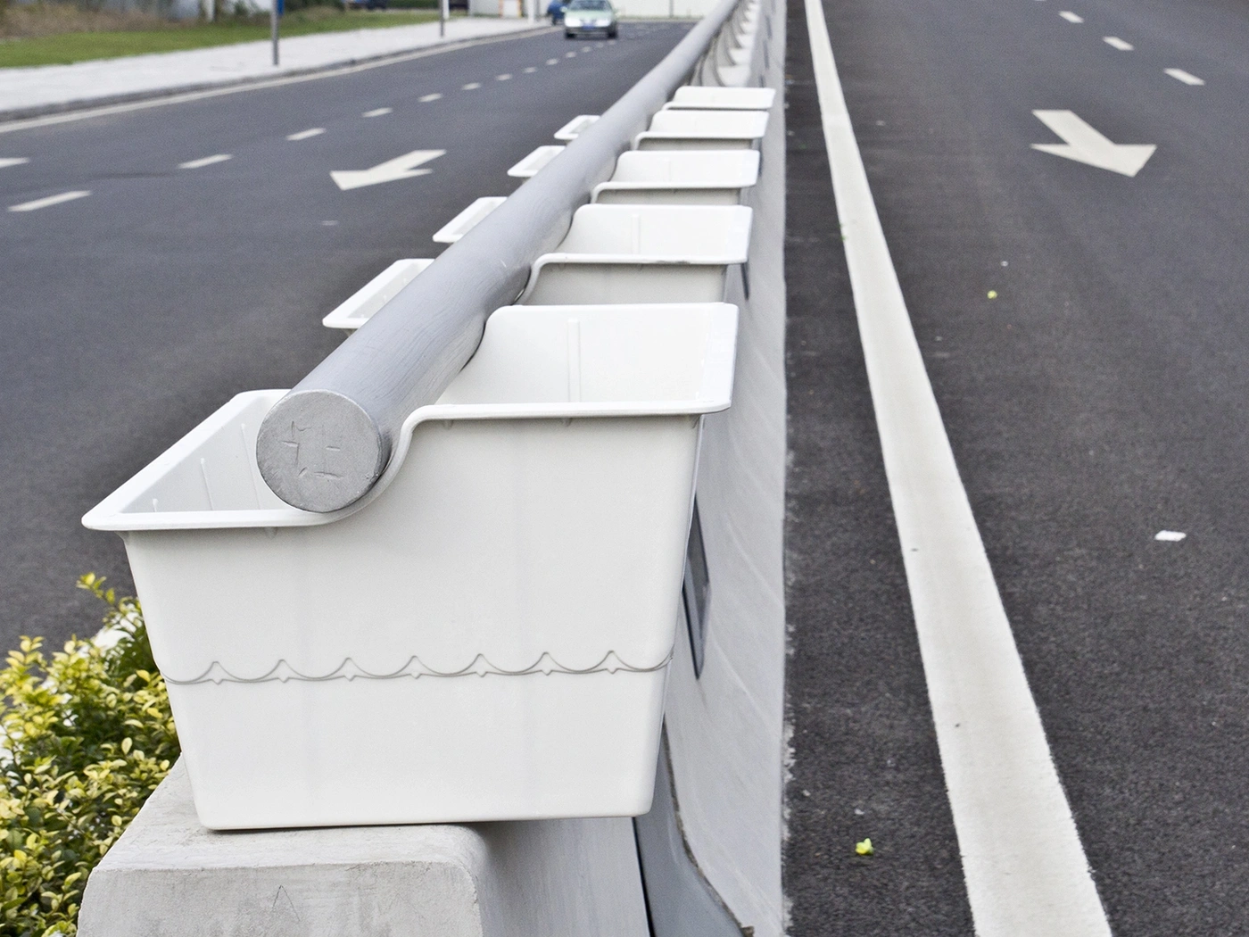 fade resistant planters for south facing patio.webp