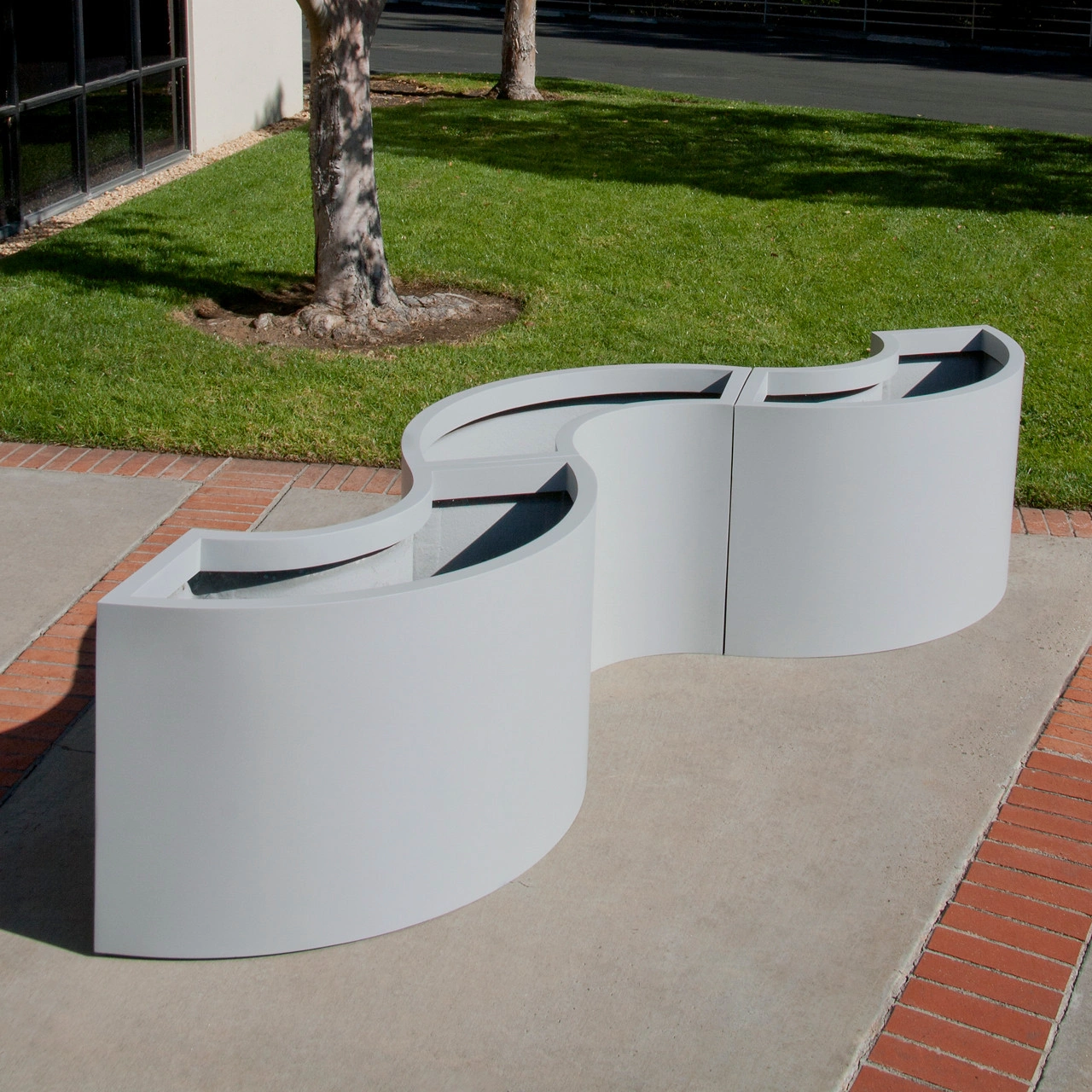 How Long Do Fiberglass Planters Last? Durability, Lifespan & Real-World Use